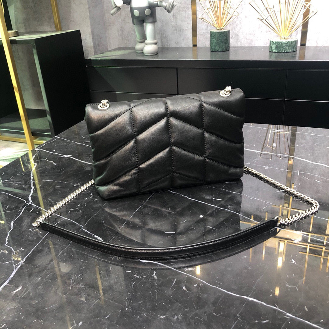 BOLSA PUFFER PRETA COM PRATA - 20 CM