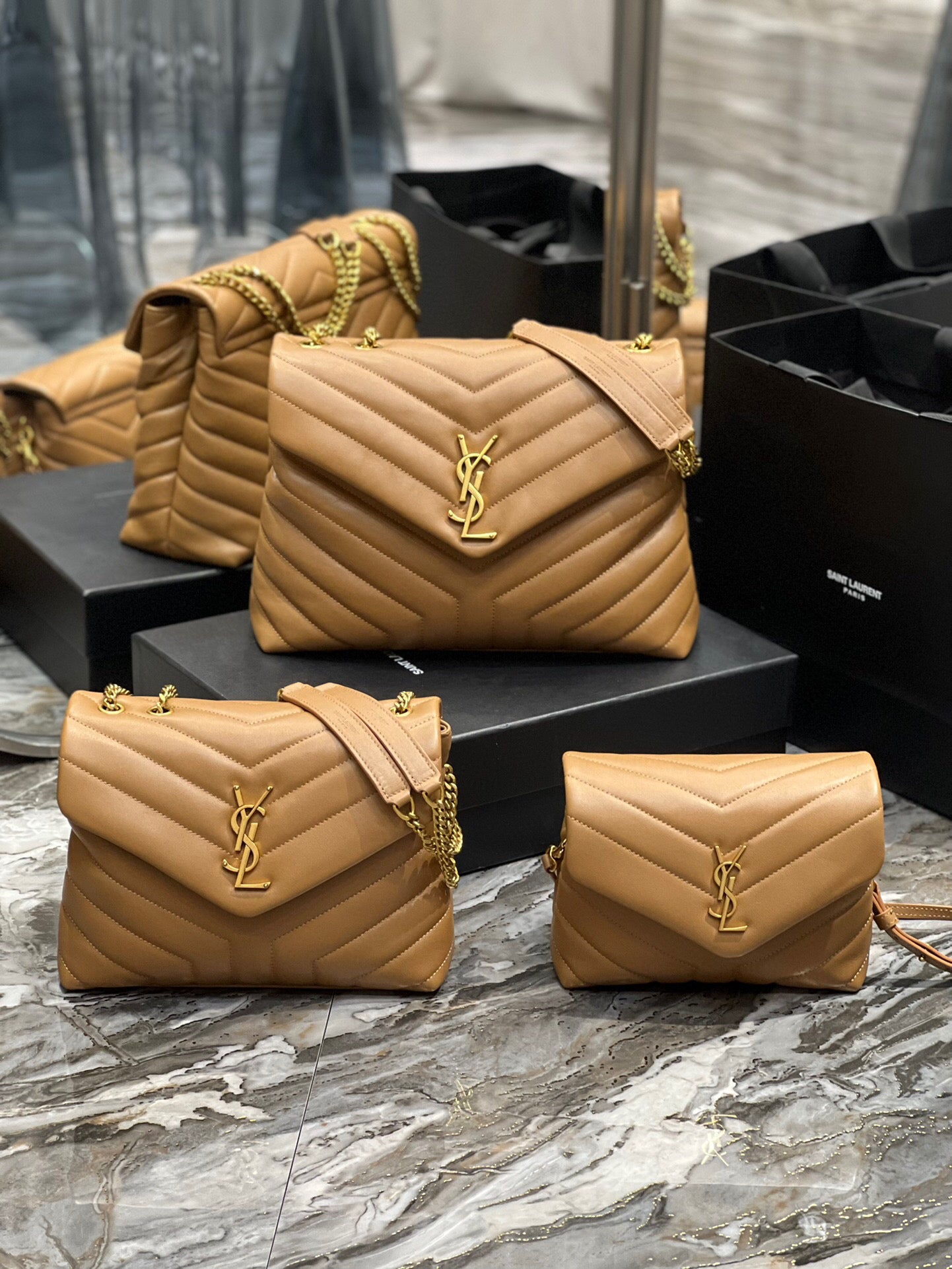 BOLSA LOULOU MARROM - 24 CM