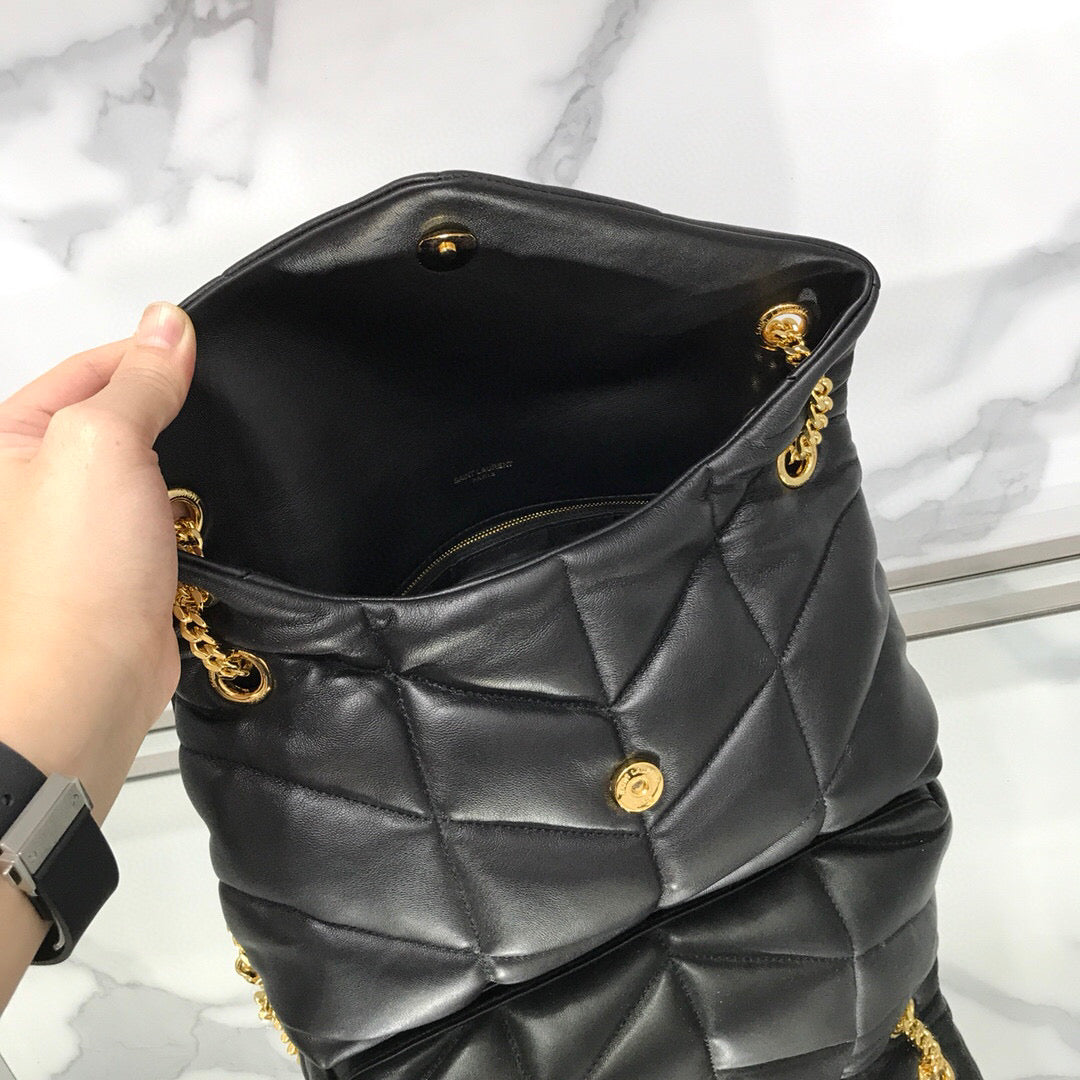 BOLSA PUFFER PRETA COM DOURADO 23 CM - MAIS VENDIDA