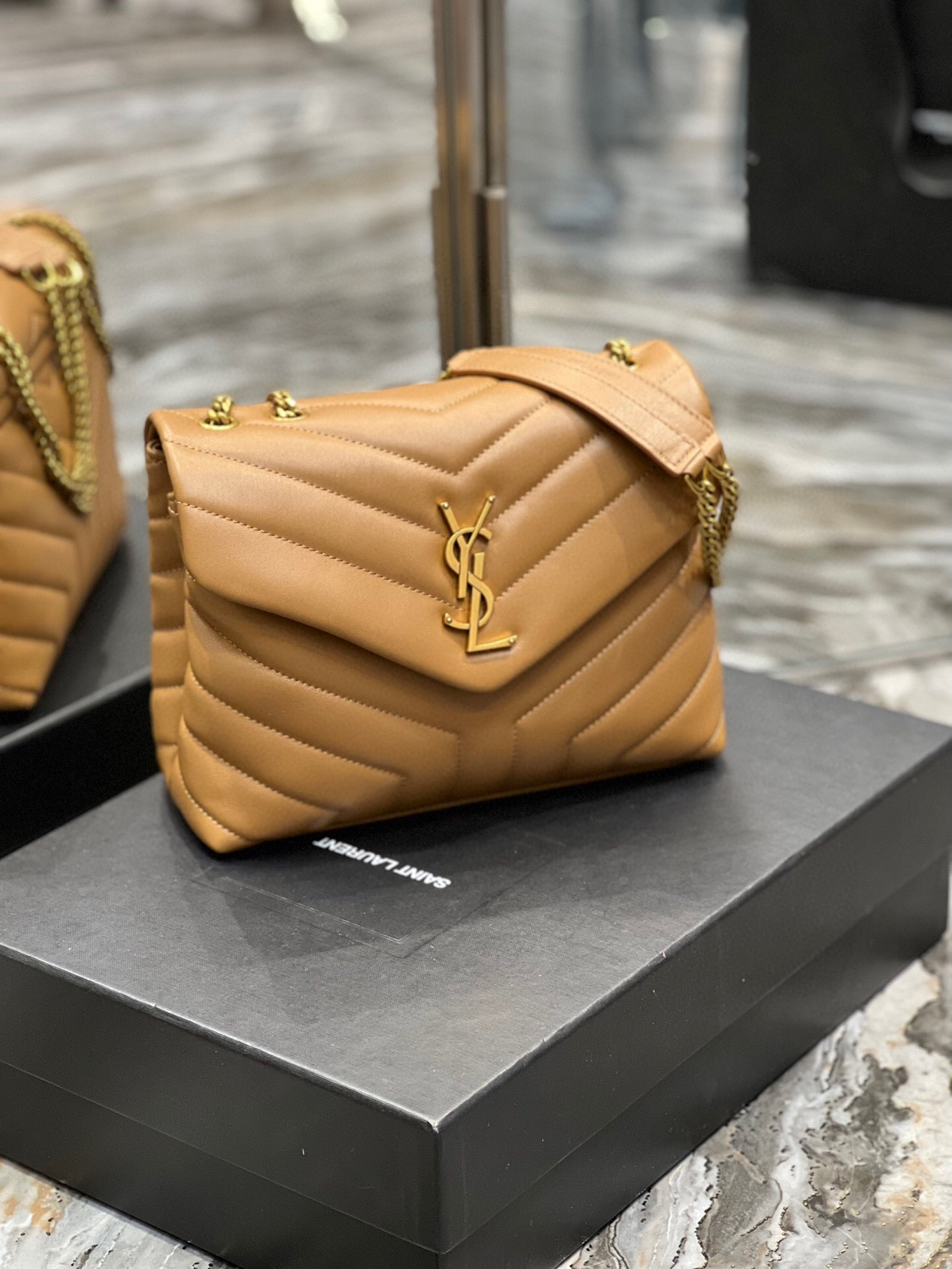 BOLSA LOULOU MARROM - 24 CM
