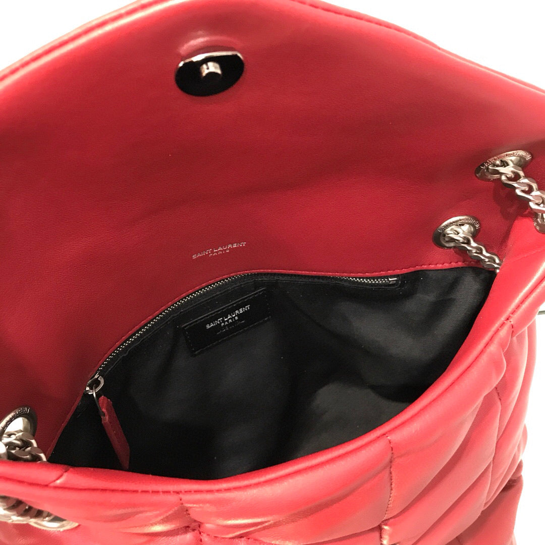 BOLSA PUFFER VERMELHA COM PRATA - 23 CM