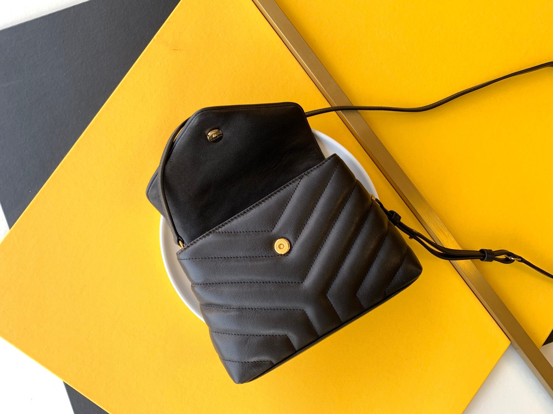 BOLSA LOULOU PRETA - MAIS VENDIDA