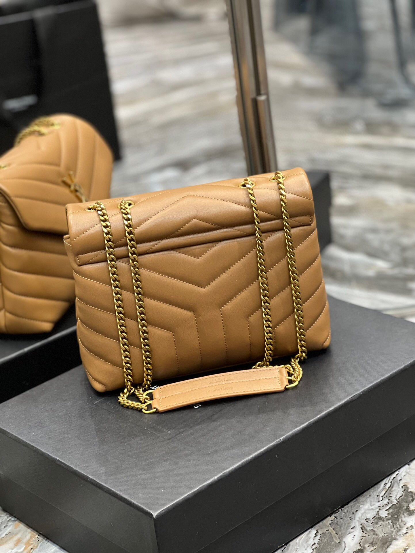 BOLSA LOULOU MARROM - 24 CM