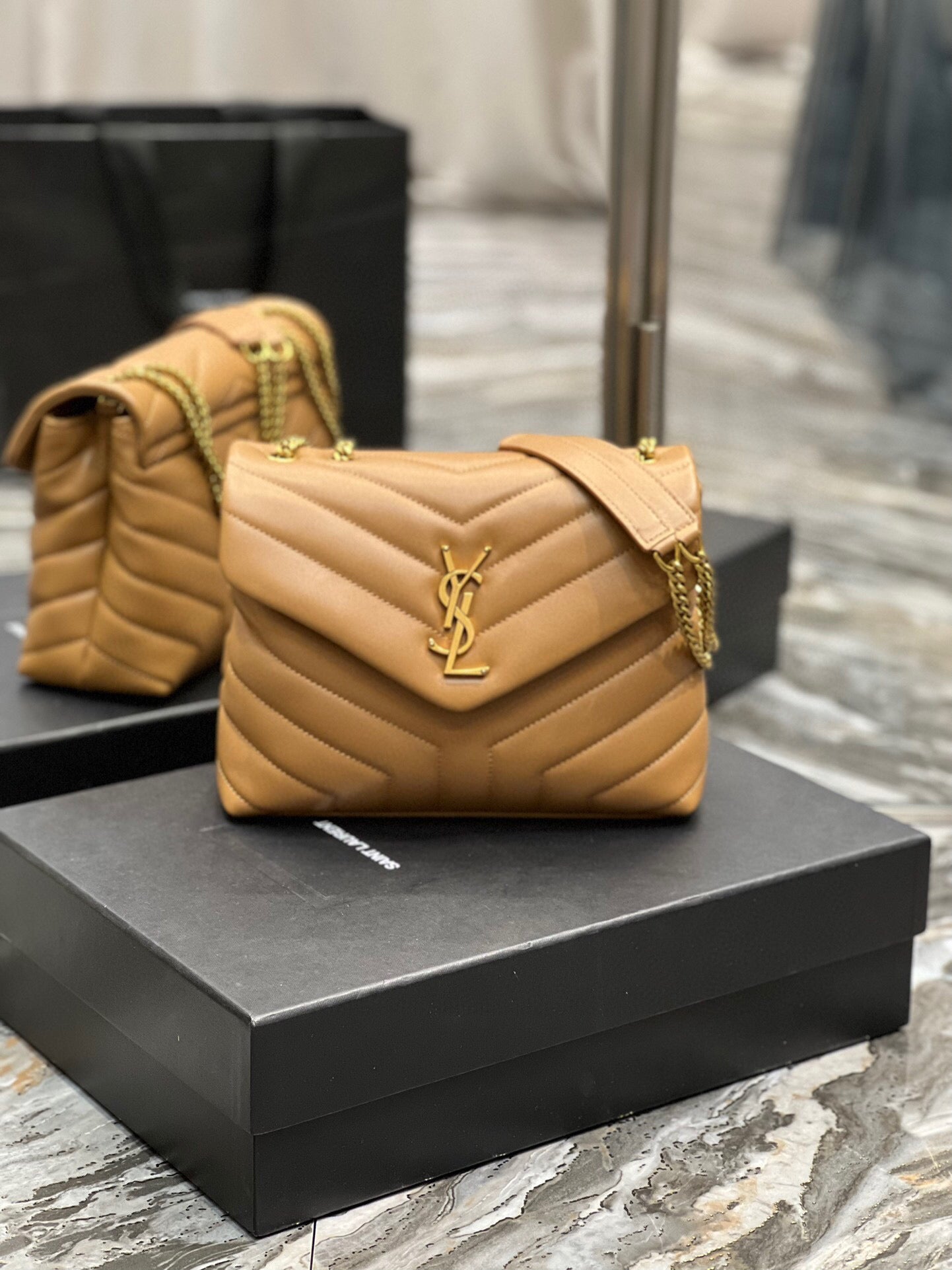 BOLSA LOULOU MARROM - 24 CM