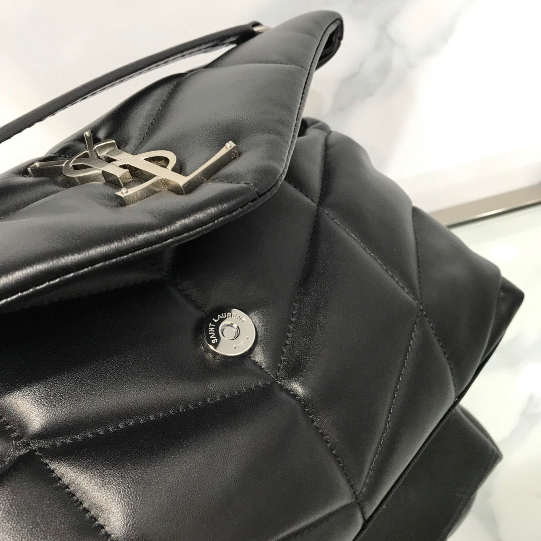 BOLSA PUFFER PRETA COM PRATA - 23 CM