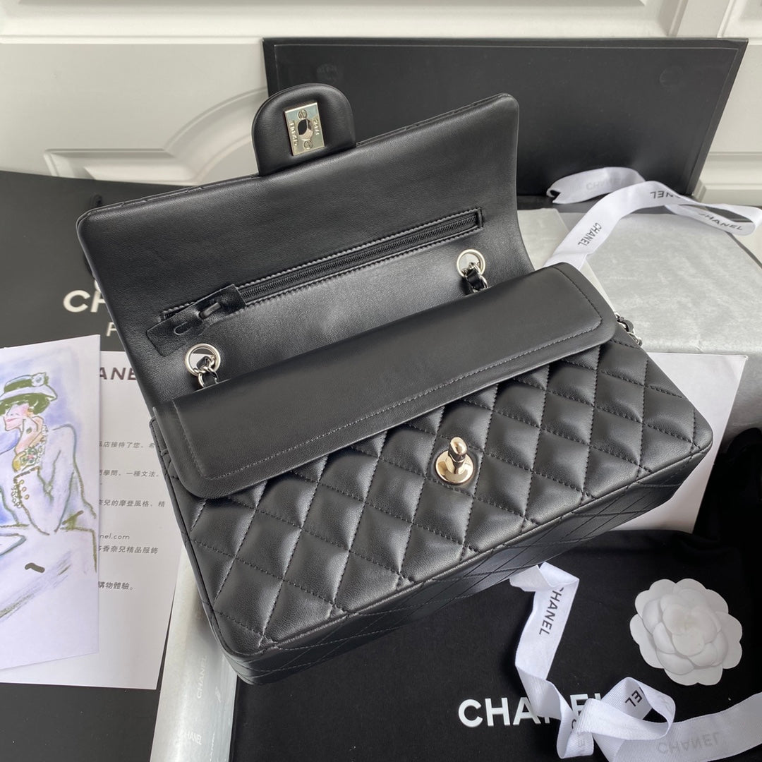 BOLSA CHANEL PRETA LISA - PRATA