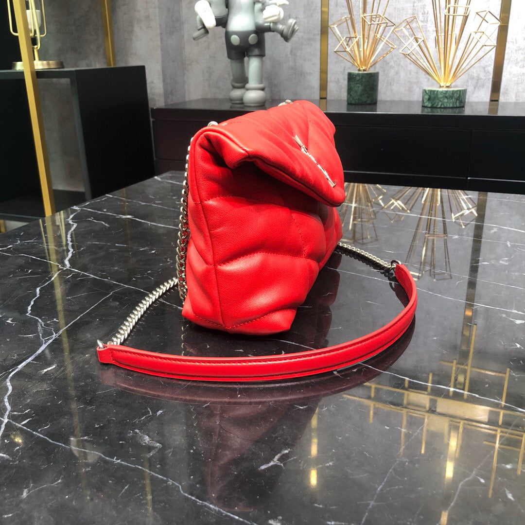 BOLSA PUFFER VERMELHA COM PRATA - 23 CM