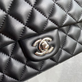 BOLSA CHANEL PRETA LISA - PRATA