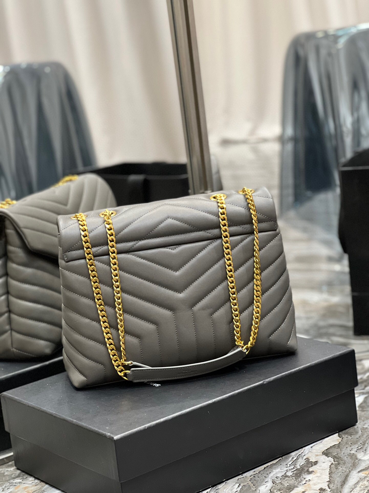 BOLSA LOULOU CINZA - 24 CM