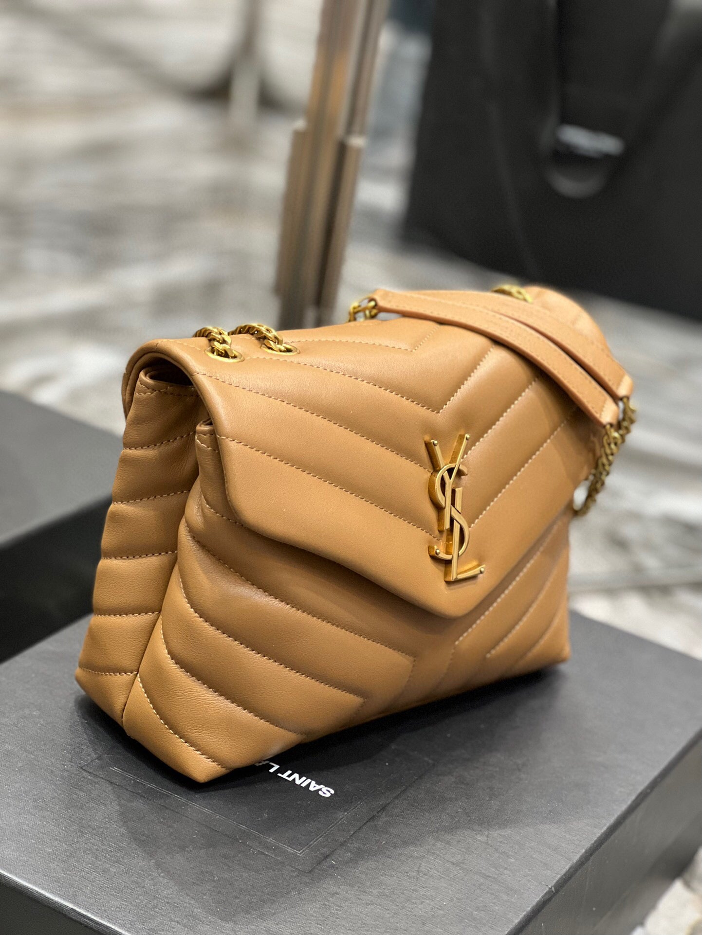 BOLSA LOULOU MARROM - 24 CM
