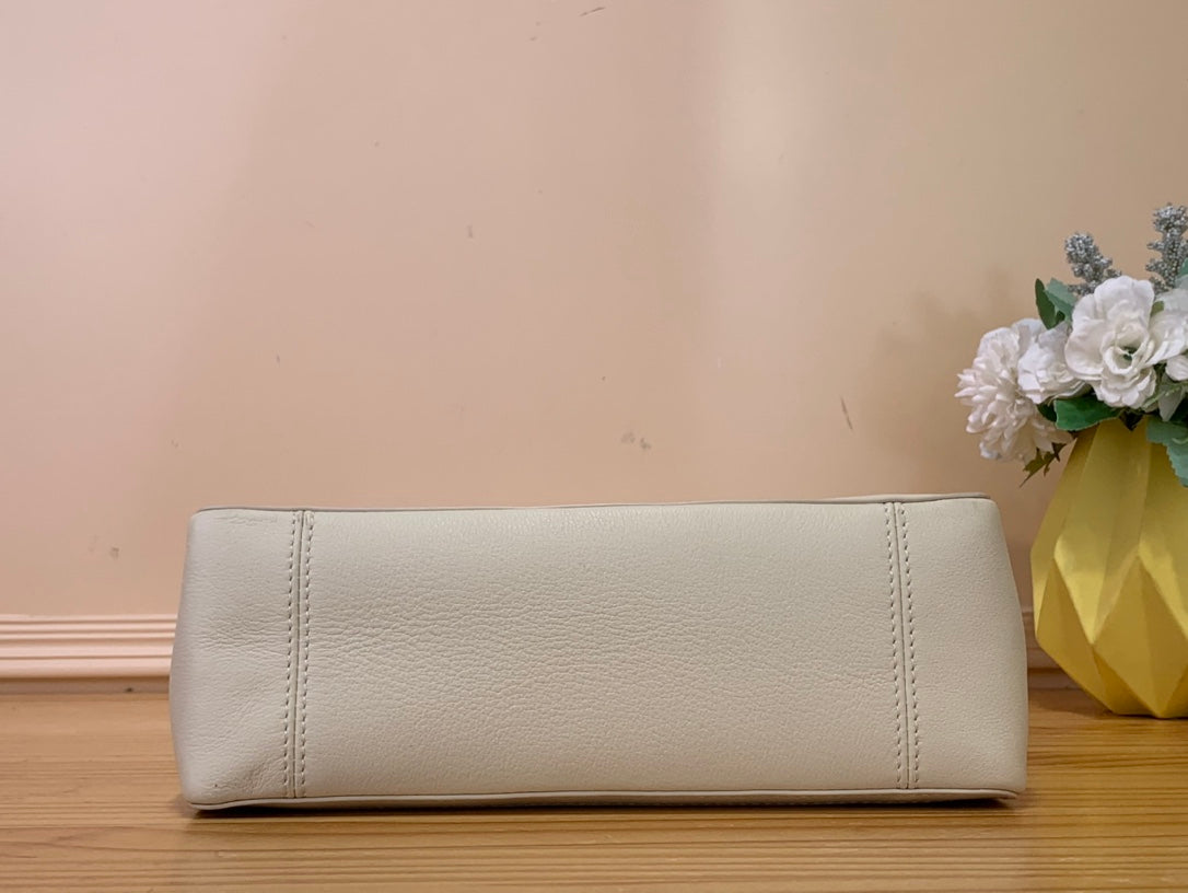 BOLSA DAUPHINE BRANCA - 25 CM