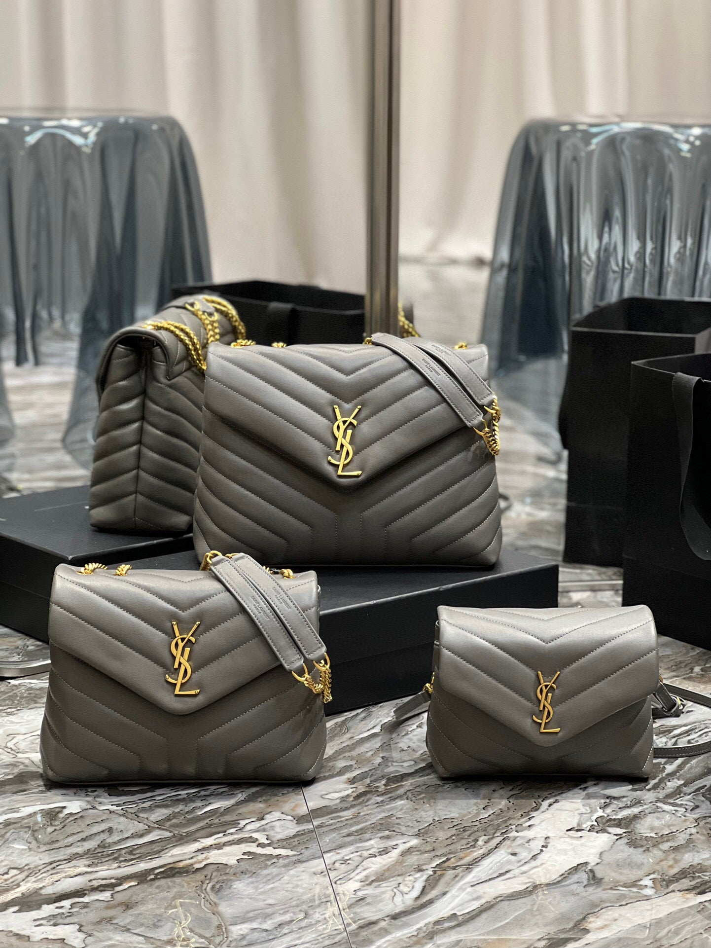 BOLSA LOULOU CINZA - 24 CM