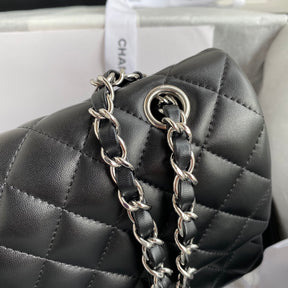 BOLSA CHANEL PRETA LISA - PRATA