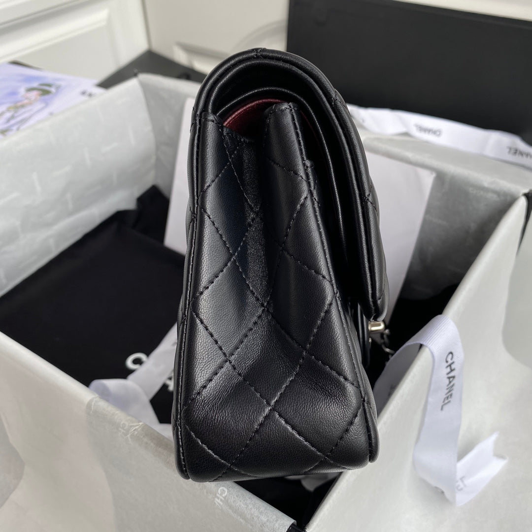 BOLSA CHANEL PRETA LISA - PRATA