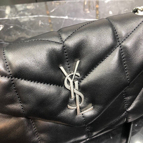 BOLSA PUFFER PRETA COM PRATA - 20 CM